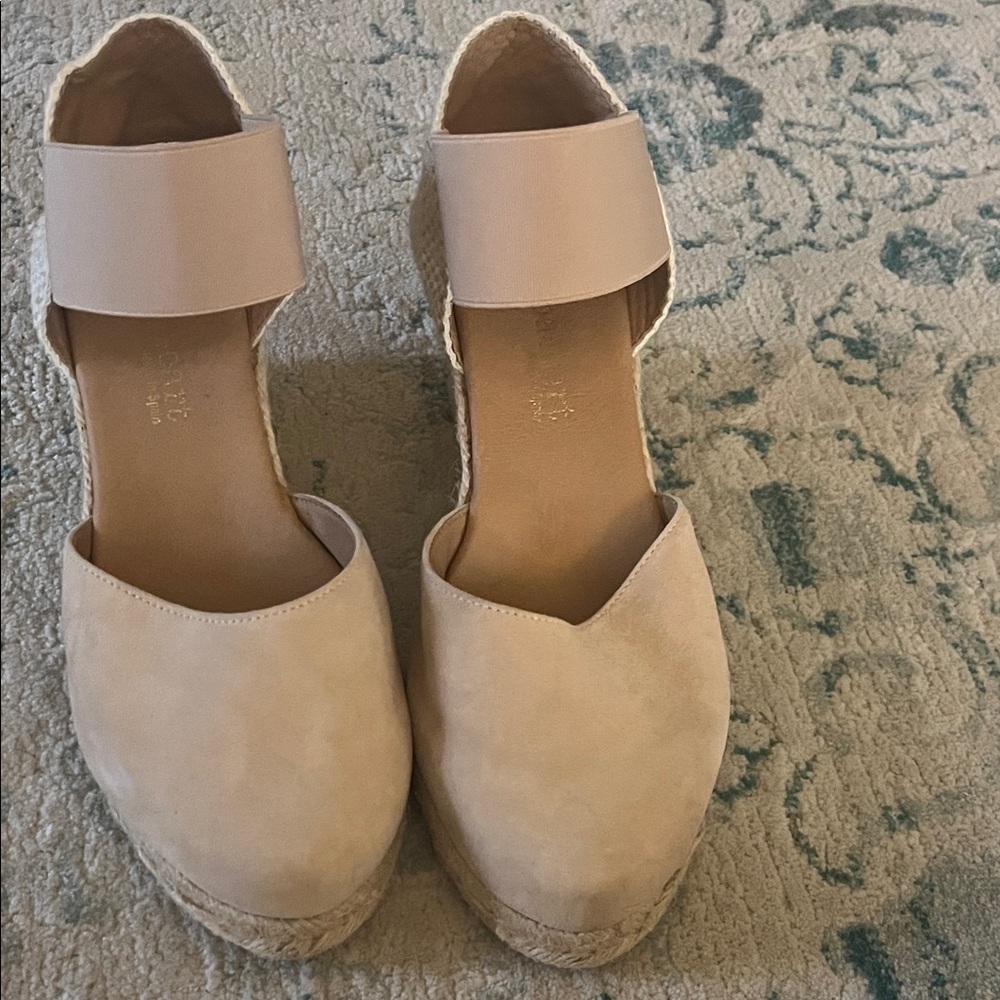 Elegant Tan Espadrille Wedges